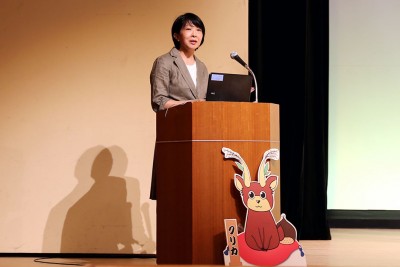 石塚成子さん　司会